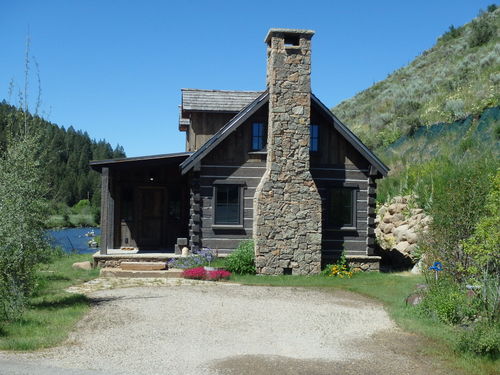 GDMBR: A story book private cabin sits on the Warm River.